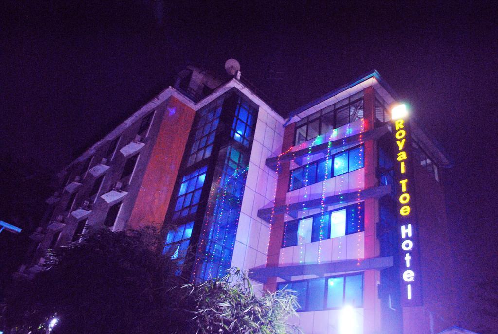 Royal Toe Hotel Yangon Exterior foto