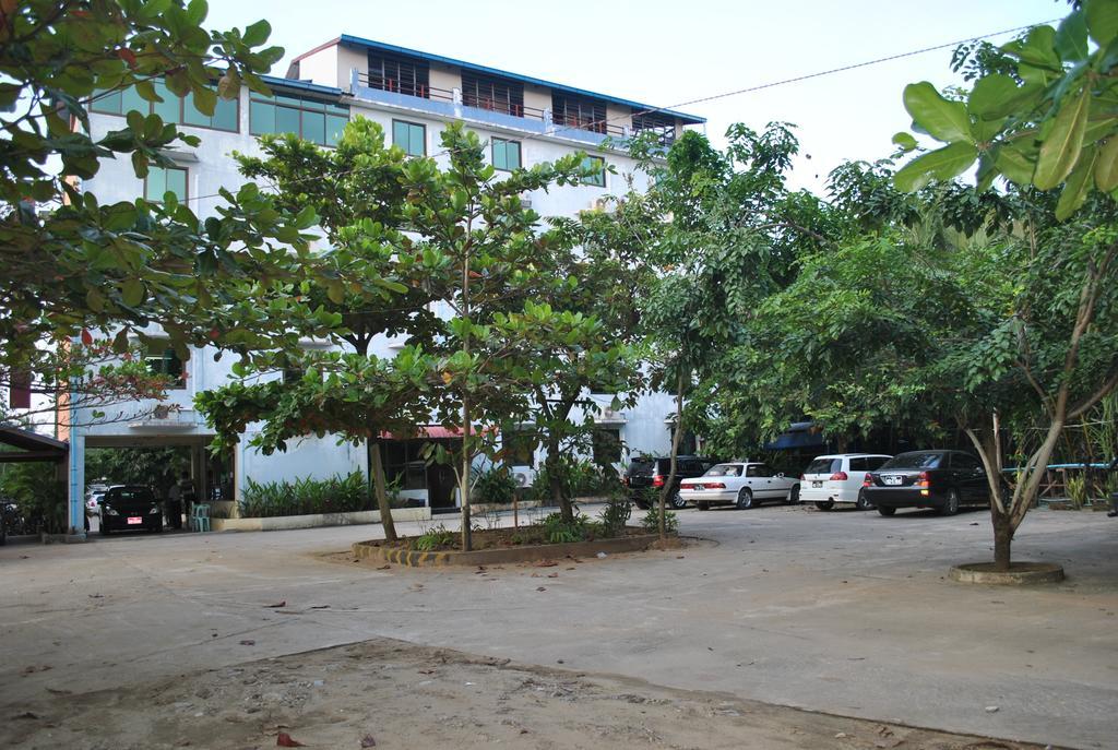 Royal Toe Hotel Yangon Exterior foto