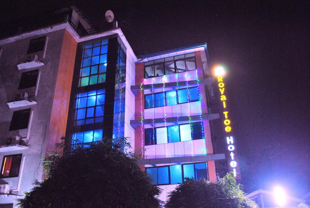 Royal Toe Hotel Yangon Exterior foto