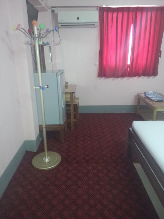 Royal Toe Hotel Yangon Exterior foto